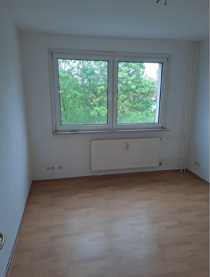 einzugsfertige 3 Raumwohnung mit großem Balkon - Foto 1